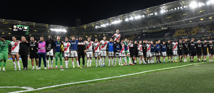 El Rayo Vallecano hace historia en Atenas y se mete en semifinales de Conference League