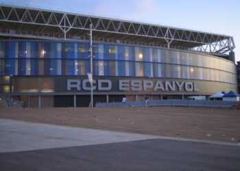 El invierno más largo de Cornellà: cómo un Espanyol de Europa se ha quedado mirando hacia abajo