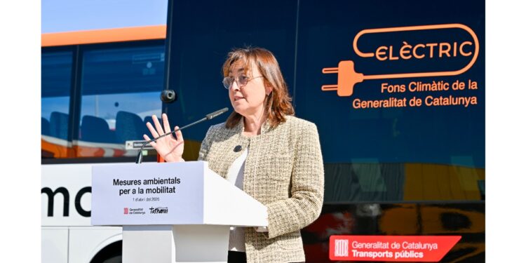 Un nou bus 100% elèctric comunica el Maresme amb Barcelona