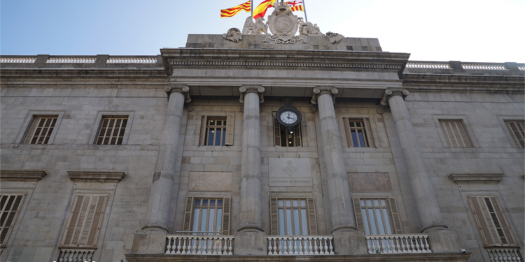 Barcelona mobilitza 23 milions: la resposta municipal davant un impacte econòmic que arriba des de fora