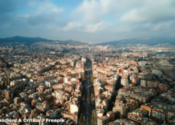 Barcelona endureix la seva política d’habitatge: entre el dret a habitar i els límits del mercat