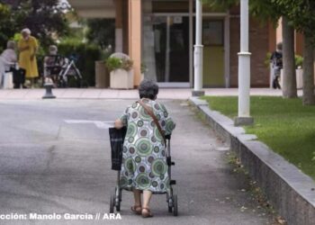 Esperar per ser atès: les residències a Catalunya i el límit operatiu del sistema social