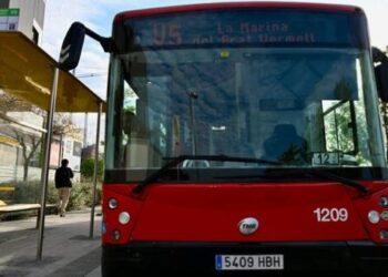 Entra en funcionament l’ampliació de la línia V5 fins al barri de la Marina del Prat Vermell