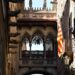 El carrer del Bisbe, donde la Barcelona romana y la medieval se juntan en pocos metros