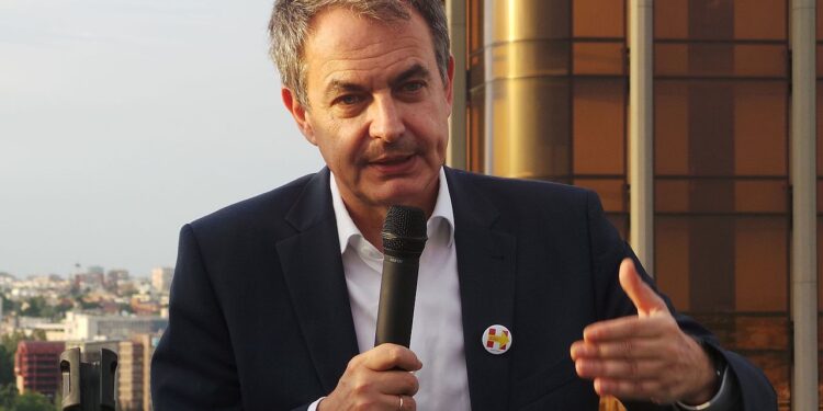 Feijóo ante una encrucijada: el modelo andaluz o la estrategia dura para ganar las generales