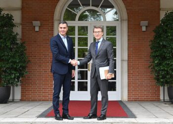 Feijóo exigeix eleccions ara i carrega contra un govern que «fa pudor»