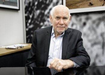 Steve McCurry porta al Palau Martorell més d’un segle de mirades