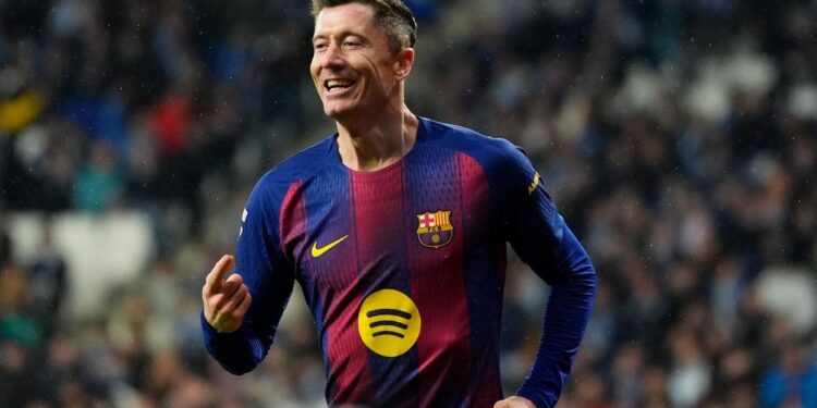 Lewandowski diu adeu al Camp Nou i el Barça busca un davanter que sàpiga marcar gols