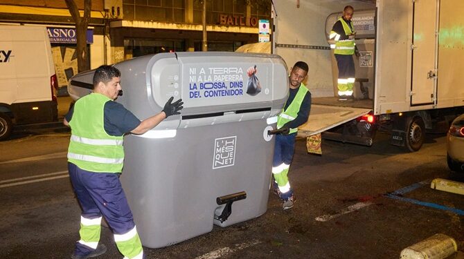 L’Hospitalet comienza la renovación de los 4.250 contenedores de residuos de la ciudad