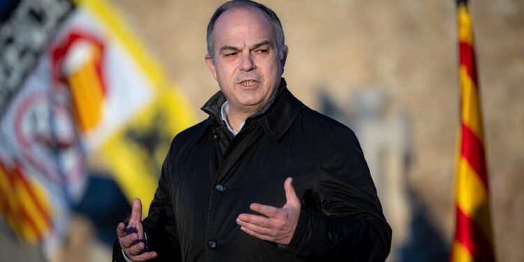 Turull carrega contra Illa: «Governa per sobreviure, no per país»