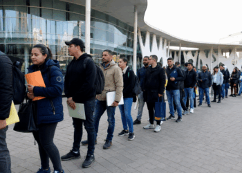 Barcelona obre el pavelló 2 de la Fira de Montjuïc per agilitzar la regularització de migrants