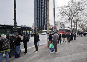 La PTP reclama doblar de forma inmediata las paradas de bus en la entrada a la Diagonal