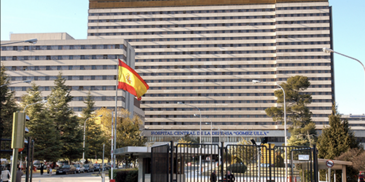 El positivo por hantavirus ingresado en el Gómez Ulla mejora y los otros trece miembros del grupo español continúan en cuarentena sin síntomas