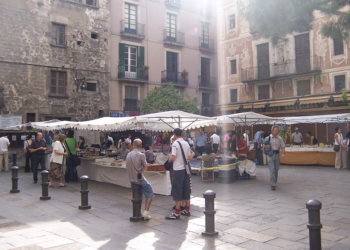 Barcelona acull un mercat de moda circular amb peces dels armaris d’influencers