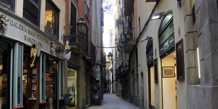 Petritxol, el carrer més saborós de Barcelona que guarda segles de memòria