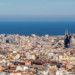 Barcelona multiplica els espais on els nens poden jugar amb aigua i obre el servei des del matí fins al vespre