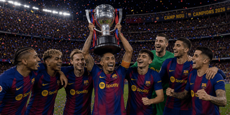 El Barça celebra aquesta tarda per Barcelona la Lliga guanyada contra el Madrid