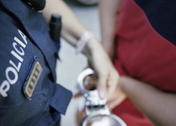 Dos detenidos por hurtar 150 metros de cable de cobre