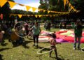 Miles de personas celebran 40 años de Festa Esplai con una reivindicación de un mundo de paz
