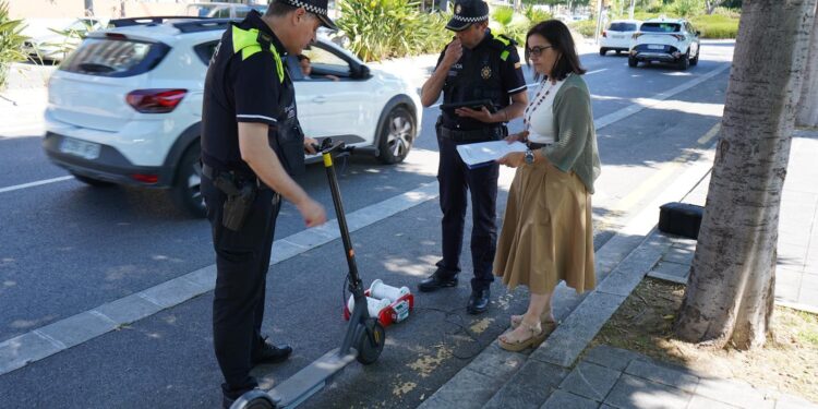 La Guardia Urbana de Reus adquiere un velocímetro para controlar los patinetes eléctricos