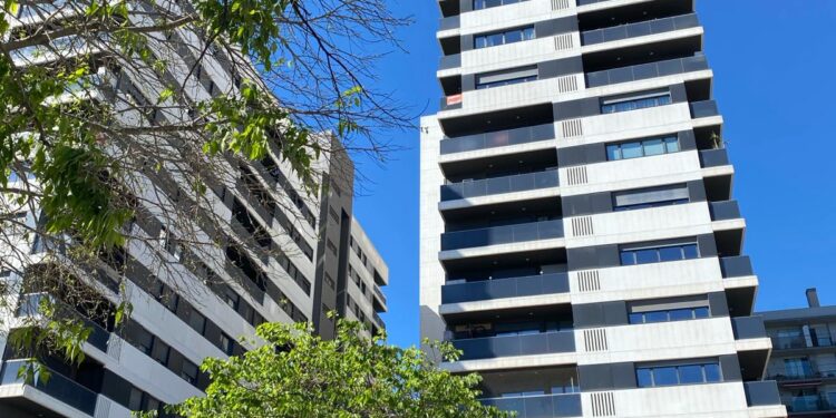 L’Incasòl compra 1.094 habitatges a InmoCaixa per gairebé 90 milions
