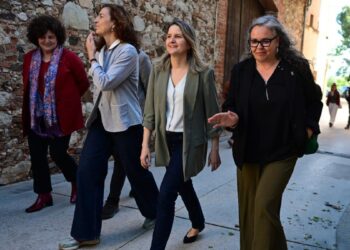 La Generalitat impulsa un nuevo modelo para favorecer el retorno de niños tutelados con sus familias