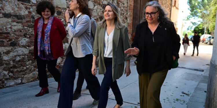 La Generalitat impulsa un nuevo modelo para favorecer el retorno de niños tutelados con sus familias