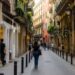Avinyó, el carrer del Gòtic on Roma, l’edat mitjana i el mite picassià encara conviuen