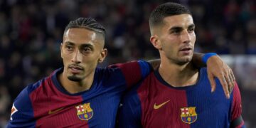 El Barça toca el títol de Lliga amb una victòria de patiment a El Sadar