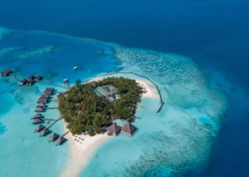 Tragèdia submarina a les Maldives deixa cinc turistes italians morts i exposa els riscos del busseig en coves