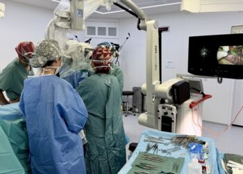 Can Ruti investiga una cirugía experimental para tratar a pacientes con Alzheimer en fase inicial