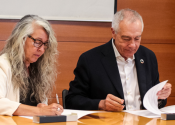 Sant Feliu i el Consorci de la Zona Franca signen un conveni per municipalitzar el Centre de Serveis el Pla