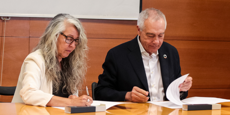 Sant Feliu i el Consorci de la Zona Franca signen un conveni per municipalitzar el Centre de Serveis el Pla