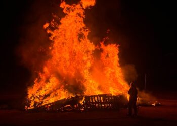 Els Bombers atenen 1.407 avisos durant la revetlla de Sant Joan