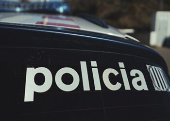 Detienen a cuatro falsos dentistas y un propietario de clínicas dentales en Olesa de Montserrat y Esplugues