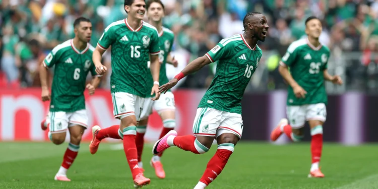 Jugadors de Mèxic celebren la victòria contra Sud-àfrica en el debut del Mundial 2026