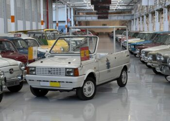 SEAT fabricó en tiempo récord un papamóvil para a Juan Pablo II