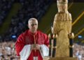La visita que llevó al Papa tras los muros