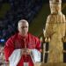 La visita que llevó al Papa tras los muros