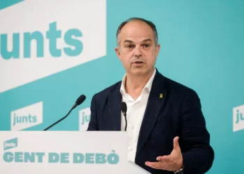 Turull insta Feijóo a veure’s amb Puigdemont si vol el suport de Junts a una moció de censura instrumental