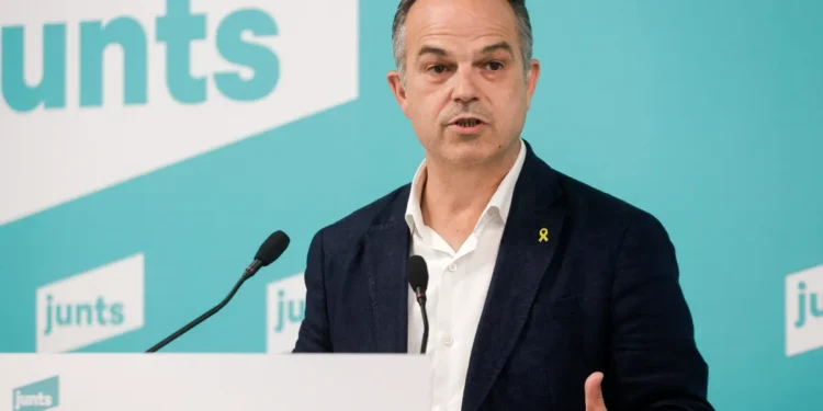 Turull insta Feijóo a veure’s amb Puigdemont si vol el suport de Junts a una moció de censura instrumental