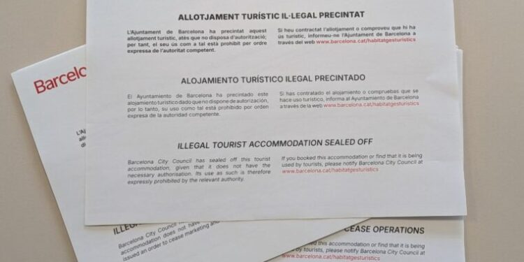 Detectats 31 pisos turístics il·legals en una finca d’Horta-Guinardó