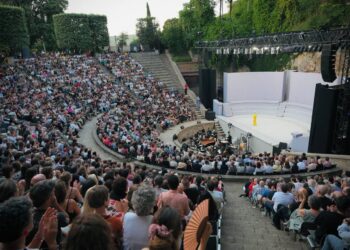 Barcelona s’endinsa en el seu cap de setmana més estiuenc: música, cultura i nits a la fresca