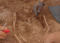 Una excavació arqueològica a Castelldefels treu a la llum una tomba romana de fa prop de 2.000 anys