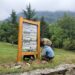 Un cartell informa sobre la presència de l’os bru a la Val d’Aran