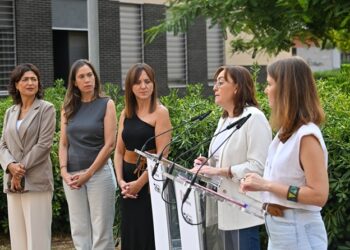 Gobierno y Comunes proponen reconvertir oficinas, hoteles y locales para conseguir unas 20.000 nuevas viviendas protegidas