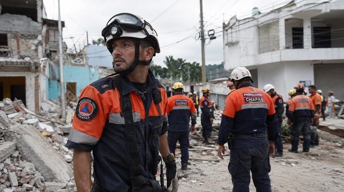 Un potent terratrèmol de magnitud 7,4 sacseja el sud de Mèxic i posa a prova la capacitat de resposta del país