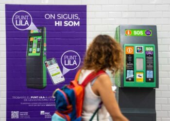 Ferrocarrils instal·la 280 punts lila a les estacions per garantir una atenció «immediata» davant l’assetjament sexual