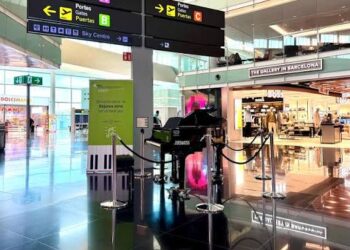 Aena limitará la capacidad disponible del aeropuerto de El Prat y de Barajas a partir del próximo verano