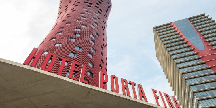 L’Hospitalet veta los pisos turísticos y graba las pernoctaciones en la ciudad